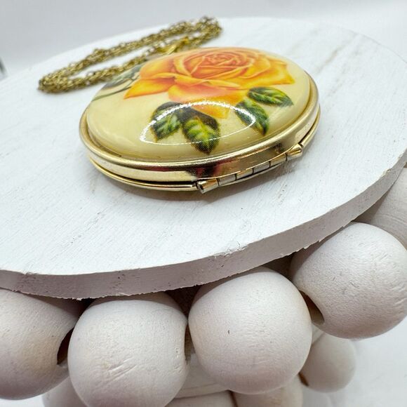 Vintage Yellow Rose Flower Gold Tone Round Locket Necklace 18” - Picture 4 of 11
